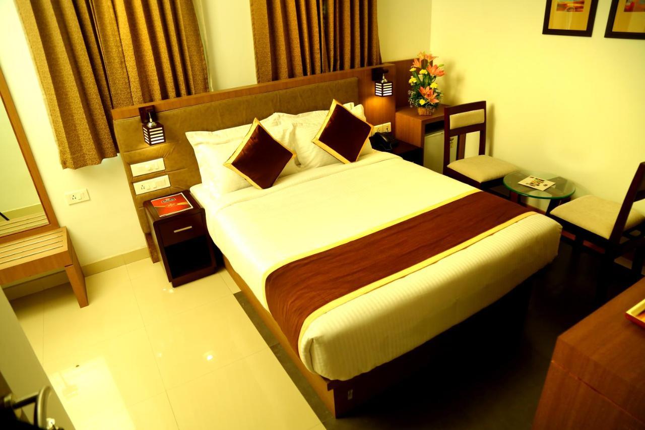 Hotel De Grand Kozhikode Buitenkant foto