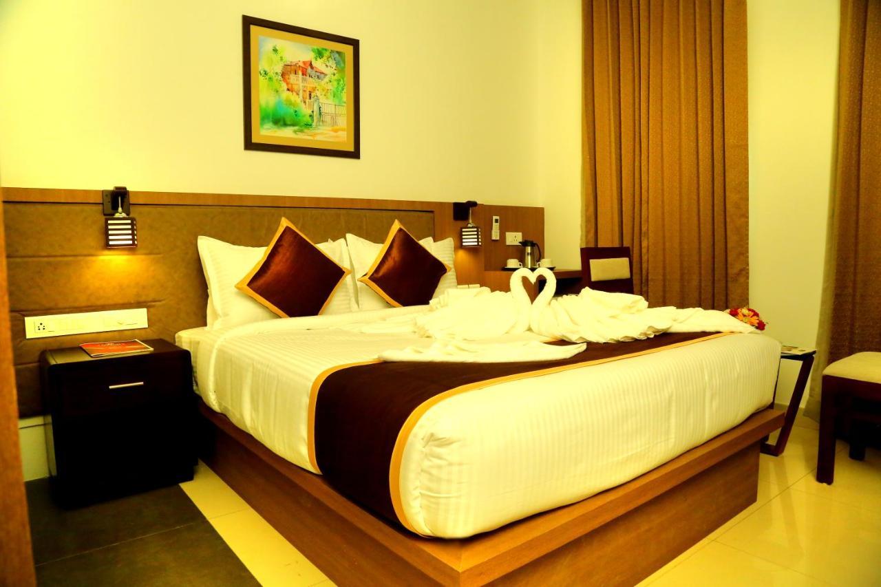 Hotel De Grand Kozhikode Buitenkant foto