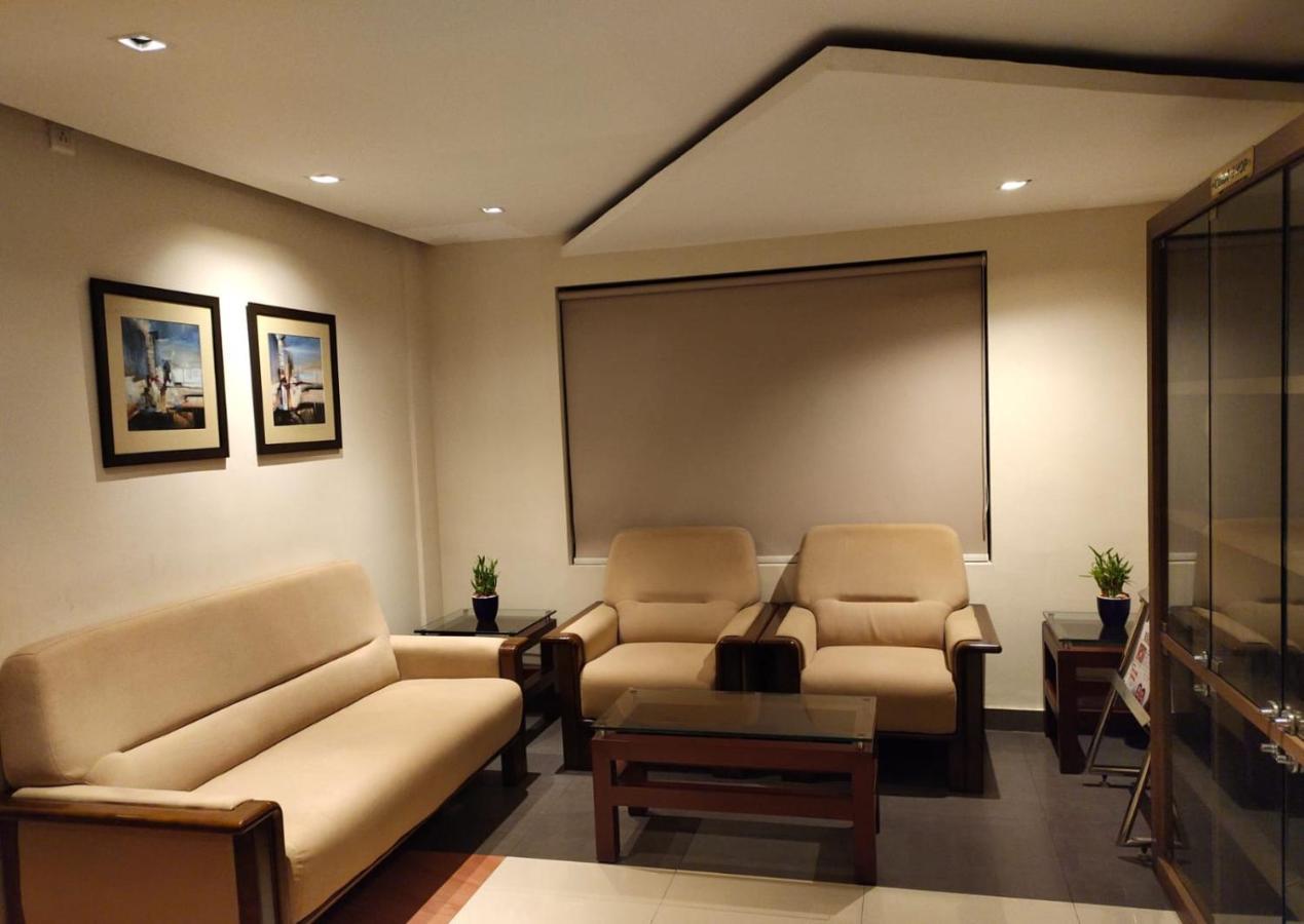 Hotel De Grand Kozhikode Buitenkant foto