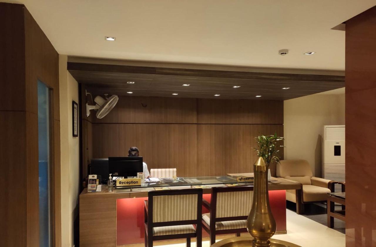 Hotel De Grand Kozhikode Buitenkant foto