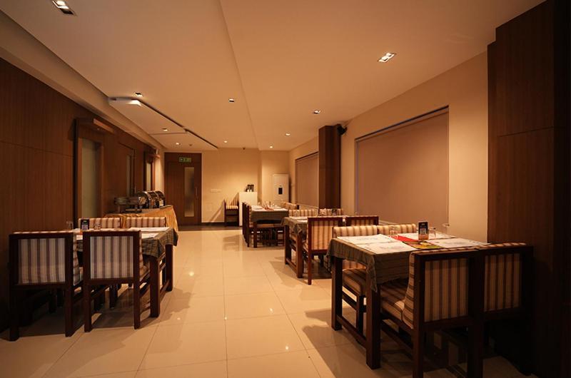 Hotel De Grand Kozhikode Buitenkant foto