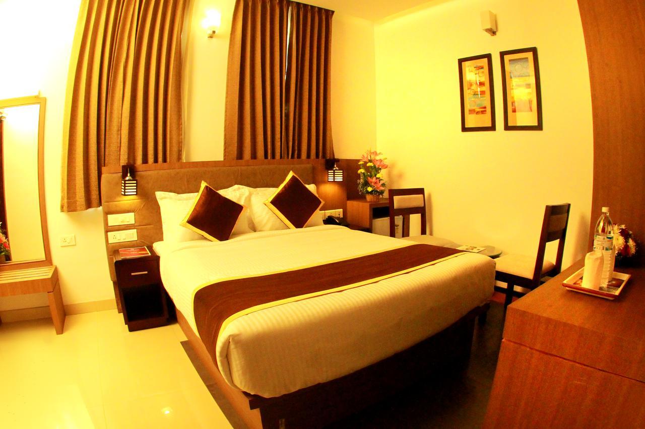 Hotel De Grand Kozhikode Buitenkant foto